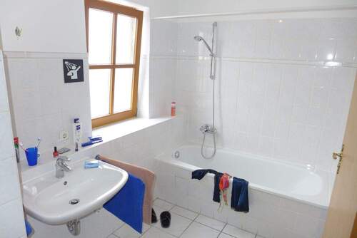 40a_Bad mit Fenster.JPG - 