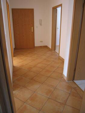 70a_Eingang schick gefließt.JPG - 