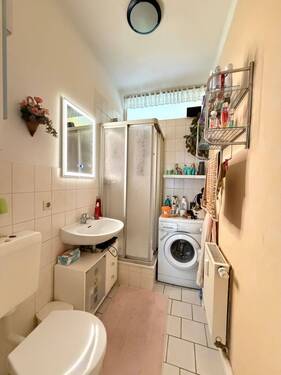 Fröbelstraße Wohnung im EG/ Badezimmer - 
