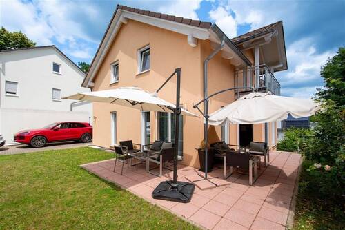 Stellplätze EG Süd-West-Terrasse Vorgarten - 
