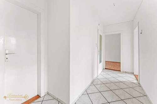 Whg 1. Flur - Mehrfamilienhaus, Wohnhaus mit 140,60 m² in Elsfleth zum Kaufen