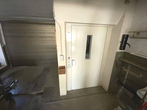 Aufzug in der Werkstatt - 