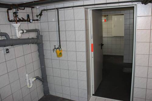 Waschküche Durchgang zur Treppe - 
