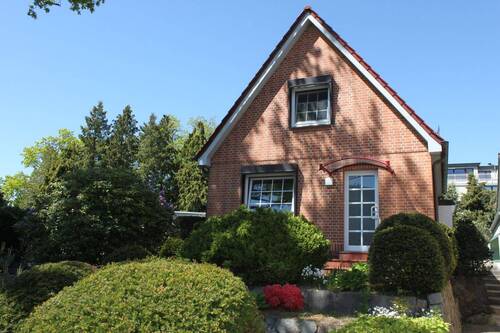 Haus Frontseite - Einfamilienhaus Schmiedestr. 8 in Geesthacht - Ein Angebot von IVD-HAUSVERWALTUNG GERD VON DER HEIDE Immobilien GmbH.
