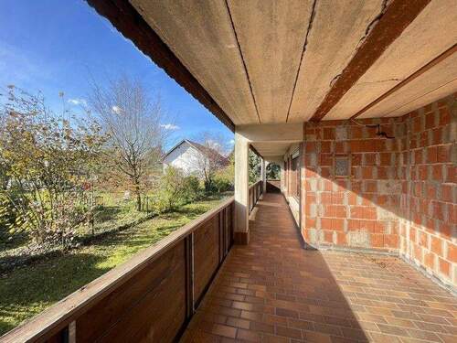 Freisitz / Balkon - 7 Zimmer Einfamilienhaus in Obermichelbach