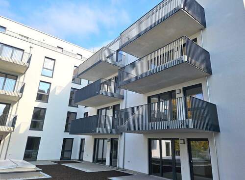 Hofansicht mit Balkon - 