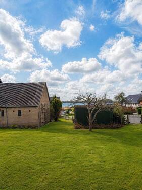 Vorderansicht auf die Eier - 7 Zimmer Einfamilienhaus zum Kaufen in Stapel
