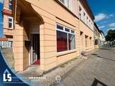 Eingang mit Schaufenster - 1 Zimmer Büro in Wittenberge