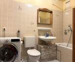 Badezimmer mit Waschmaschinenanschluss - 