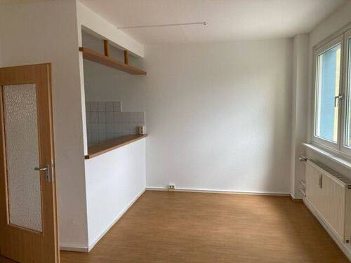 Wohnzimmer - 3 Zimmer im 2.OG mit Balkon - 329,00 EUR Kaltmiete, ca.  56,70 m² Wohnfläche