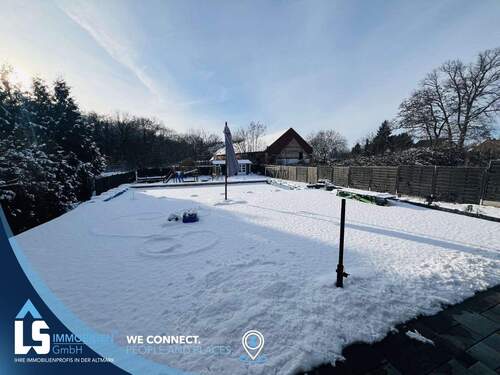 Terrasse mit angrenzendem Pool - 