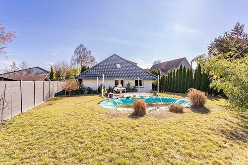 Garten mit Pool - Einfamilienhaus mit 250,00 m&sup2; in Fredersdorf-Vogelsdorf zum Kaufen