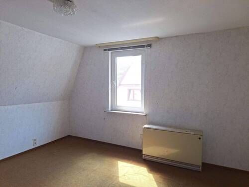 Schlafzimmer Dachgeschoss.jpg - Mehrfamilienhaus, Wohnhaus in Naumburg zum Kaufen
