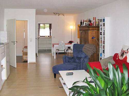 heller, gepflegter Wohn- und Essbereich - 2 Zimmer Etagenwohnung in Hamburg