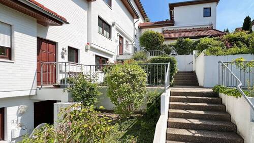 Treppenaufgang zur Wohnungstür - 