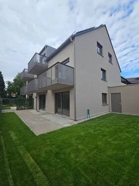 Modernes Neubau-Wohngebäude - DG Neubau in Dachau mit Balkon, Aufzug und automatischer Wohnraumbelüftung (ab 01.11.2025)