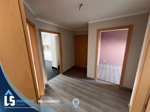 Flur - Etagenwohnung mit 62,50 m&sup2; in Dahlenwarsleben zur Miete