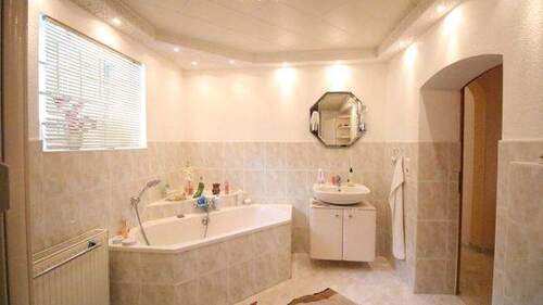 Bad - 5 Zimmer Reihenmittelhaus in Giersleben