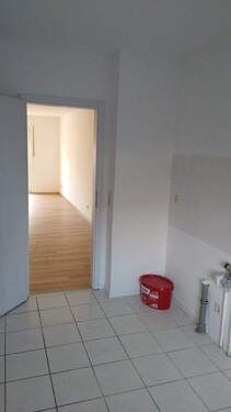 Küche mit Blick ins Wohn-/Eßzi - 