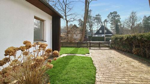 Einfahrt - 4 Zimmer Einfamilienhaus in Berlin