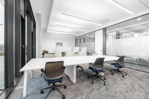 Bild 12 - Buchen Sie sich einen eigenen Schreibtisch in Regus Theo 105