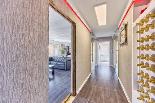 Flur 1 OG - 7 Zimmer Mehrfamilienhaus, Wohnhaus in Vinningen