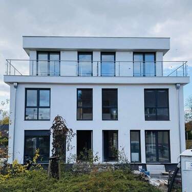 Außenansicht - Neubau-Erstbezug in Rangsdorf: Stilvolle Doppelhaushälfte mit umlaufender Dachterrasse