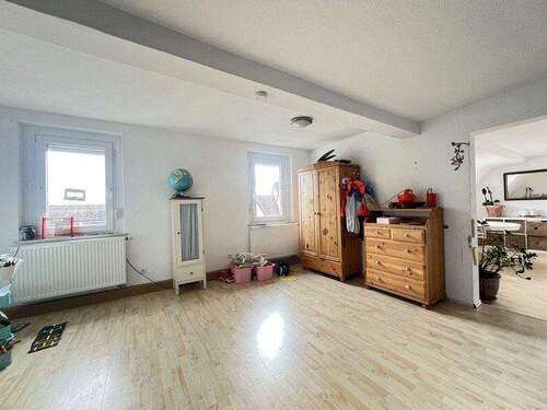 Wohnzimmer - Etagenwohnung mit 117,00 m&sup2; in Rückersdorf zur Miete