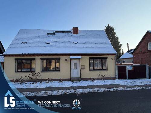 1 - Einfamilienhaus in zentraler Lage mit großem Grundstück und Anbindung an ein Neubaugebiet