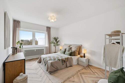 Schlafzimmer - *SOFORT EINZIEHEN* - Stilvoll modernisierte 3-Zimmer-Wohnung mit Balkon am Heidbergsee