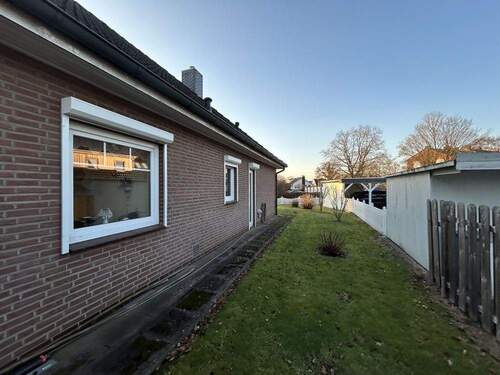 Seitliche Gartenansicht - 