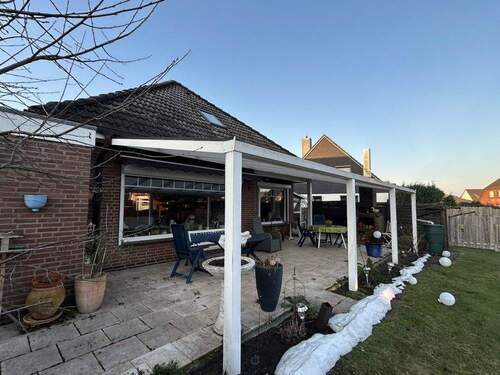 Seitliche Ansicht Terrasse. - 