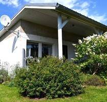 Ferienbungalow in idyllischer Lage von Drigge mit Bootsanlegeplatz - Gustow