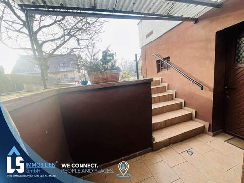 Eingang zu Keller und Tiefgarage - 