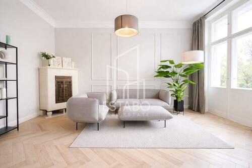 Wohnzimmer - Bezugsfreie 2-Zimmer Altbauwohnung in Steglitz mit Balkon, Designküche, Fischgrätparkett