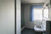 Badezimmer mit Aufgang ins DG - 