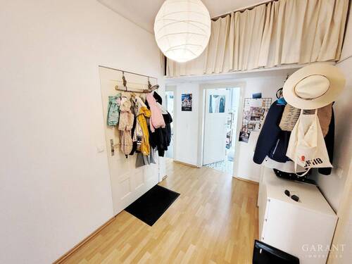 Flur - 3 Zimmer Etagenwohnung in Stuttgart