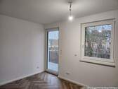 Wohnzimmer mit Balkon - 