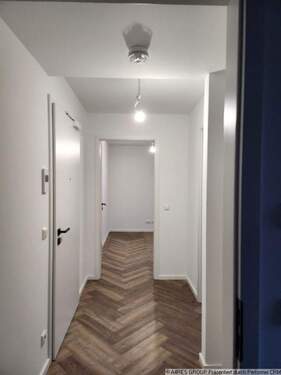 Flur mit Blick in Schlafzimmer - 