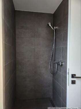 Bad mit Dusche - 