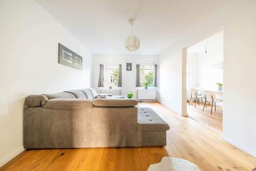 Wohnzimmer - 4 Zimmer Etagenwohnung zum Kaufen in Berlin