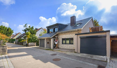 Außenansicht Haus - BEZUGSFREI! TRAUMHAFT RENOVIERTES EINFAMILIENHAUS MIT POOL IN FREISING