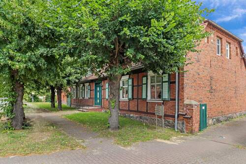 Straßenansicht, Toreinfahrt - 1 Zimmer Mehrfamilienhaus, Wohnhaus in Havelberg