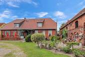 Hofansicht mit Terrassenbereich - 
