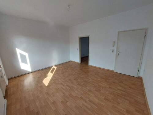 das Wohnzimmer - 2 Zimmer Etagenwohnung in Roßwein