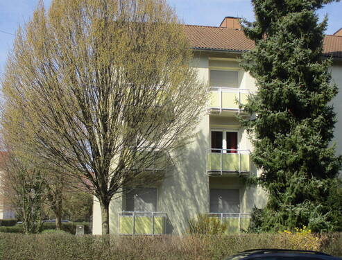 Hausansicht Gartenseite - 2,5-Zimmer mit EBK, Balkon, Tageslichtbad, GästebadWC und Abstellraum provisionsfrei