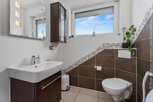 Großzügiges Gäste-WC (3,72 m²) - 