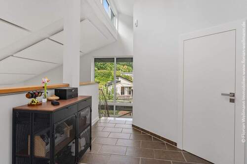 Galerie (12,59 m²) ebenfalls mit Blick in den Garten - 