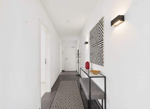 Flur/ Diele möbliert - 4 Zimmer Etagenwohnung zum Kaufen in Gersthofen