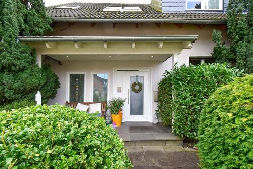 Eingangsbereich - Einfamilienhaus mit 243,00 m² in Duisburg / Huckingen zum Kaufen